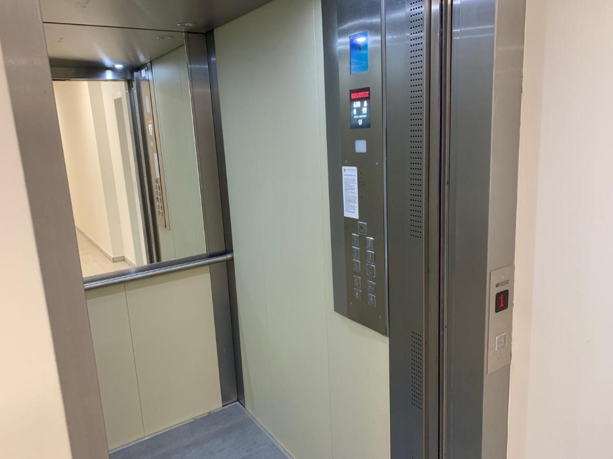 Air-Conditioned, 2 Room Apartment With Terrace Bratislava Exterior photo